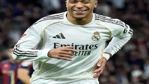 “激战连连！美职男篮东西部激战正酣，8胜6负战绩背后的攻防风云！”